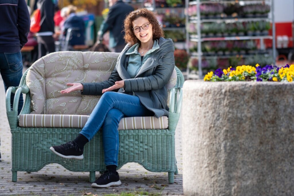 Platznehmen und Reden - mit Marion Seitz auf der grünen Couch